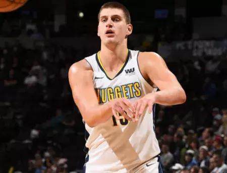 而毛主席的 而毛主席的