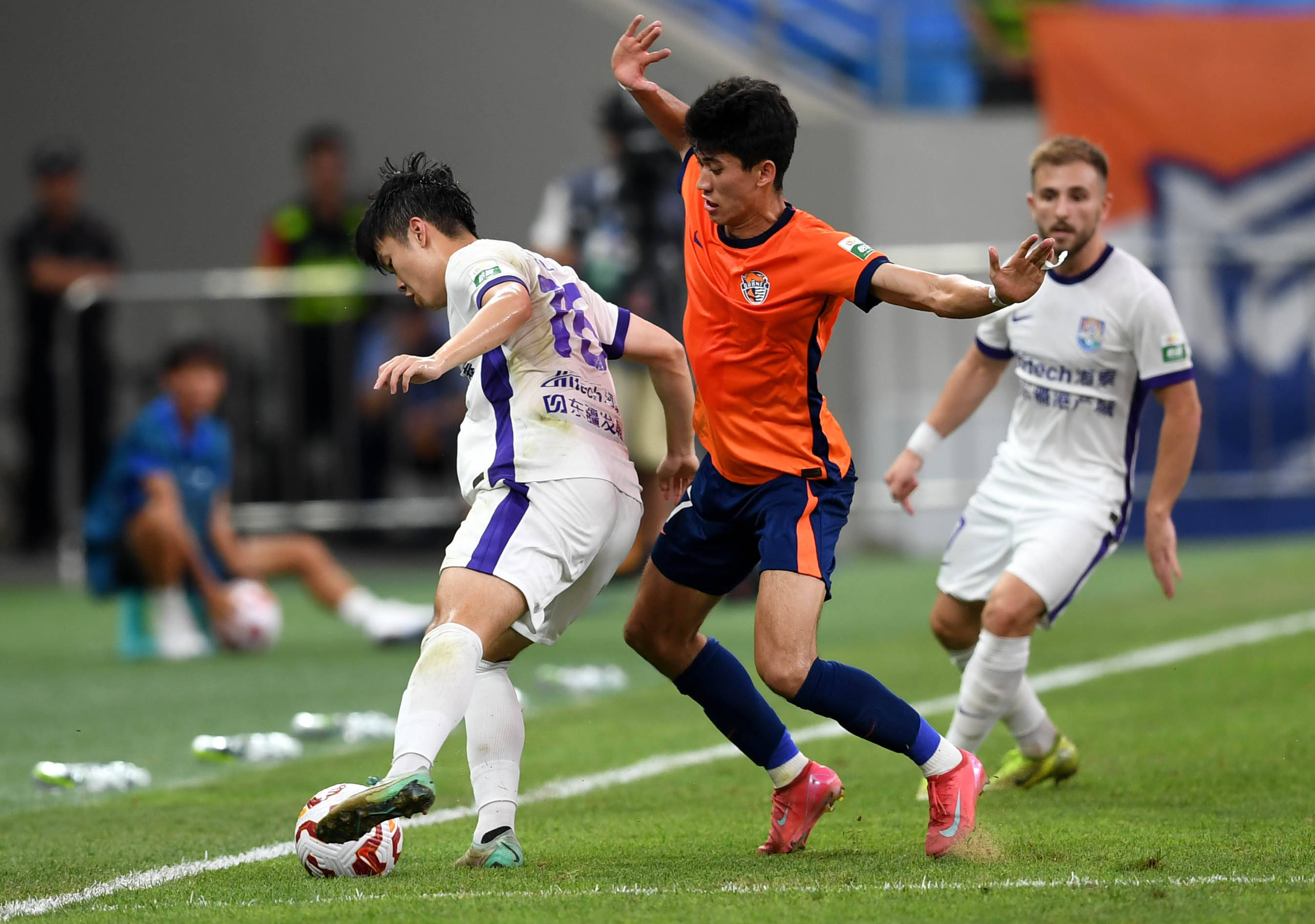 强调团结与 强调团结与